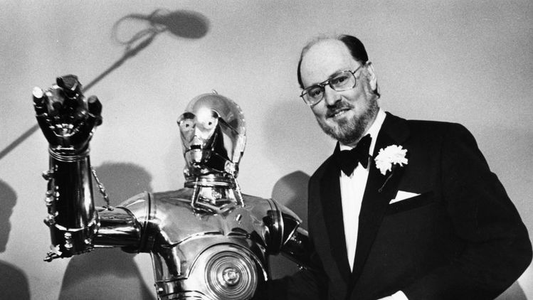 Filmkomponist John Williams med C-3PO fra Star Wars.